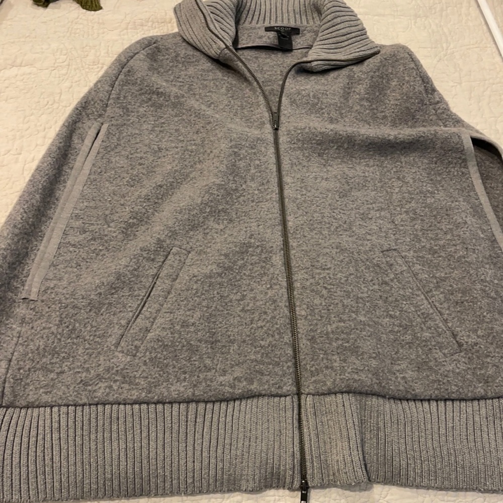 Scoop wool cape size m/l
